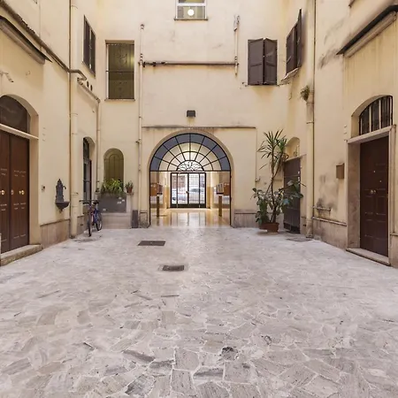 Hostly-urban Oasis Turati-few Steps From Colosseum Apartment *